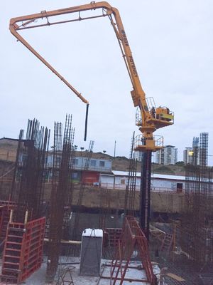380V / 50Hz Hydraulic Concrete Placement Boom 27.7m Max Horizontal Reach