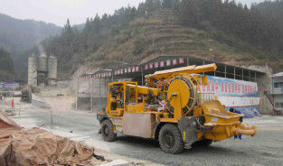 Distance Upward 17 - 19m Robotic Shotcrete Machine 55KW / 1480rpm Max Output 4 - 30 M3/H