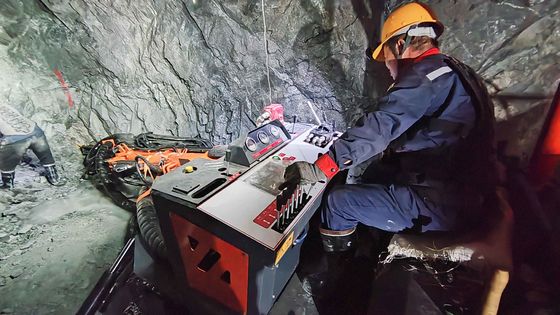 57.1kw Jumbo Rock Drill Hole Depth 2.7m 0.8 - 2m/Min Heavy Duty Rock Drilling Machine