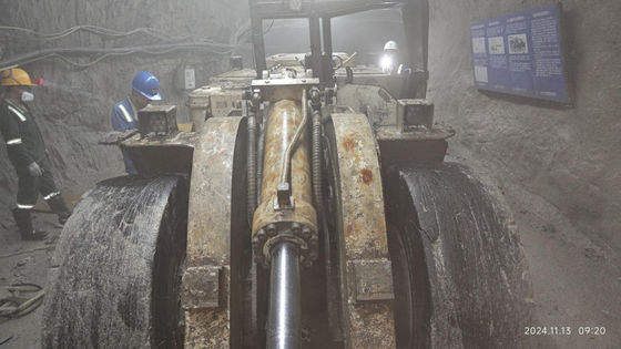 KDL307 3 m3 Tramming Underground Mining Loader 4703mm Max Raising Position Height
