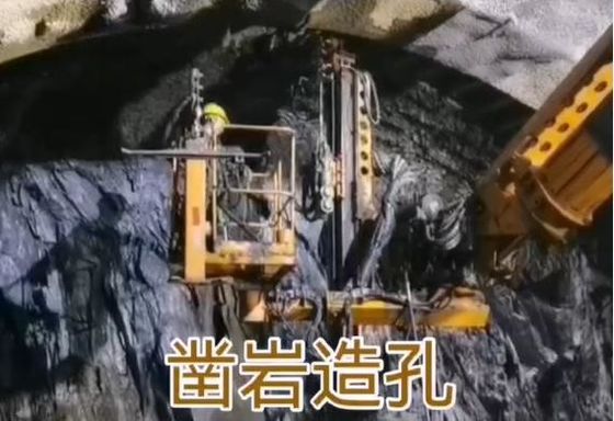Φ33 - 64mm Rock Drilling Anchoring Cable Trolley Equipment Max Operating Height 12m