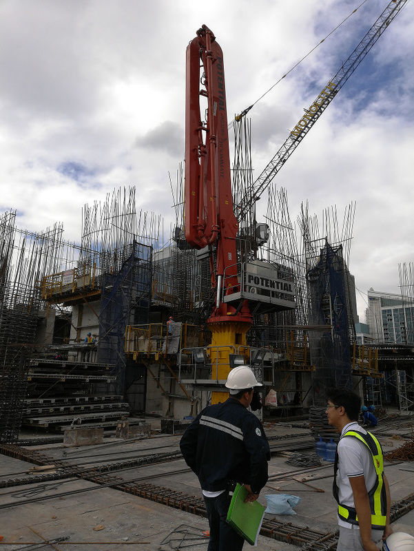 Boom de colocação de concreto hidráulico 380V / 50Hz Tipo de potência elétrica