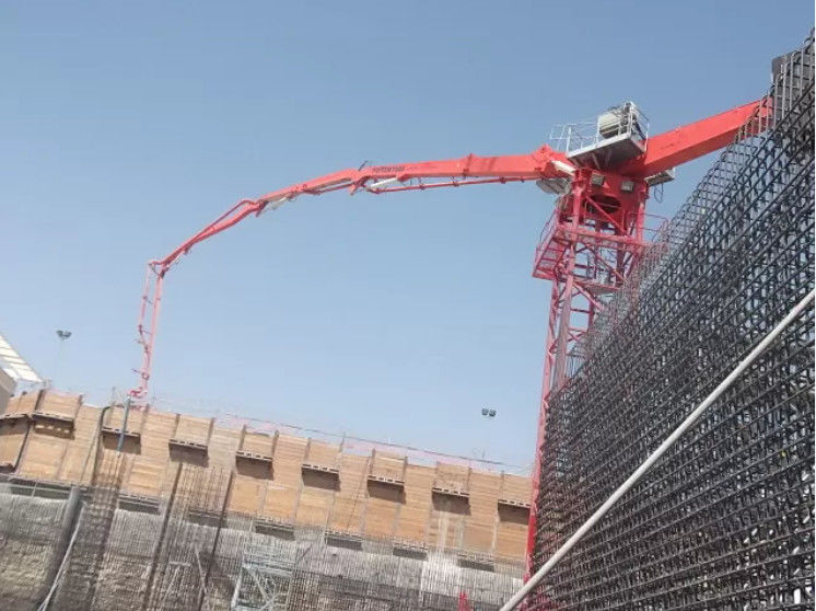 Max Horizontal Reach 36m Concrete Placer Boom 380V / 50Hz With 4 Boom Sections