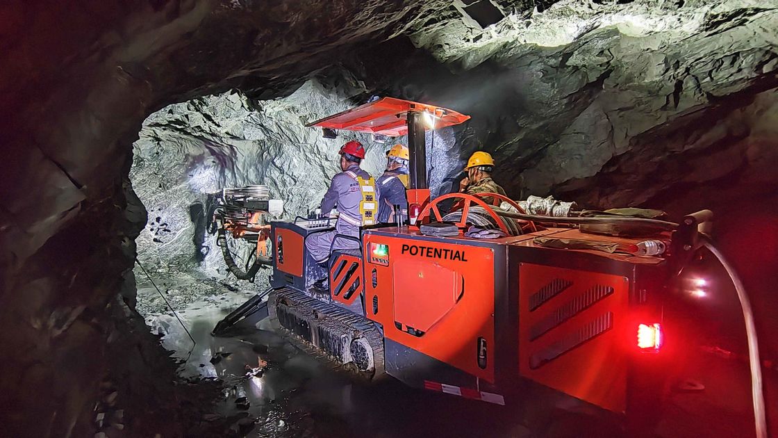 43 - 76mm Drilling Diameter Robotic Rock Drill With 2×2 - 5.6×4m Section