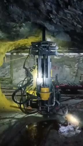 Mining DTH Drilling Machine 76 - 203mm Drilling Diameter With 11-11Kw Motor Power