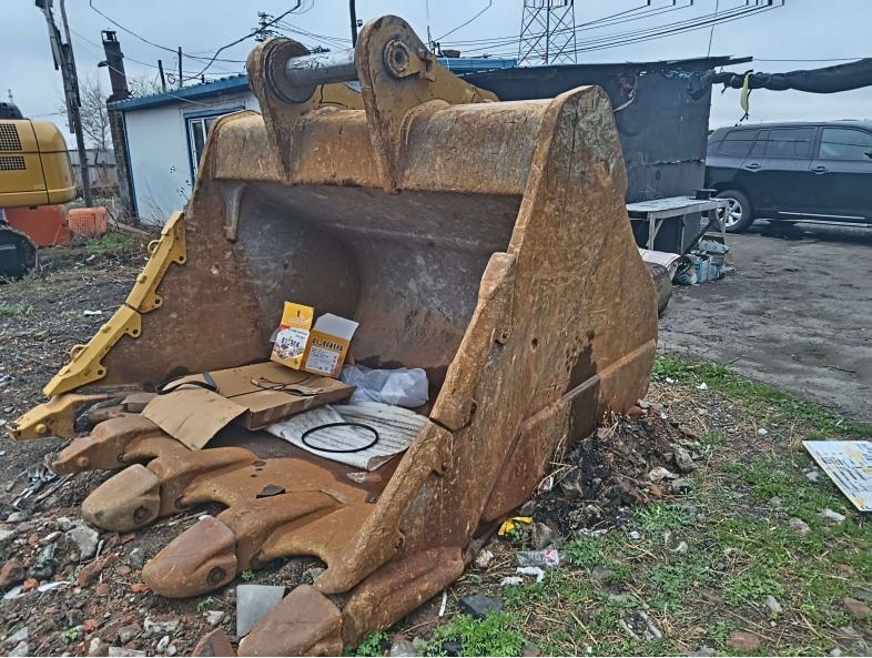 1064 L/min Maximum Flow Rate Cat Certified Used Excavator with 6.5m3 Standard Bucket Capacity and Diesel Crawler Self-propelled