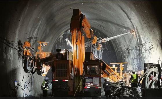 Robotic Drilling And Anchor Grouting Machine With 1.2MPa Grouting Pressure KMZ5012